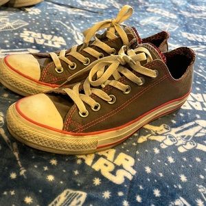 Converse Chuck Taylor’s gray and pink low tops size 9 women’s